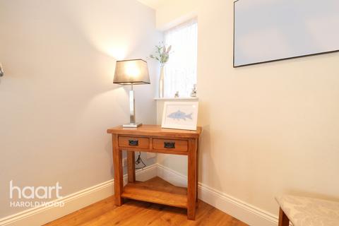 26 The Mount, Romford, RM3 7LJ