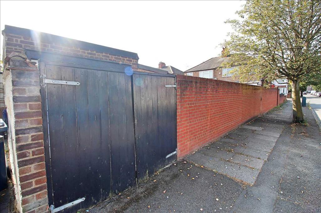 Harley Crescent, Harrow, HA1 3 bed semidetached house £605,000