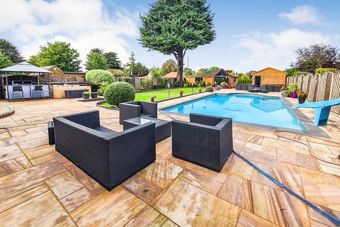 38 Wharf Road, Wraysbury, Staines, TW19 5JQ