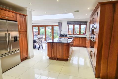 38 Wharf Road, Wraysbury, Staines, TW19 5JQ