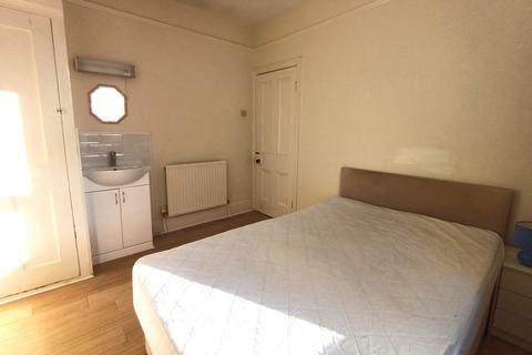 Studio to rent, Harvey Road, Bournemouth