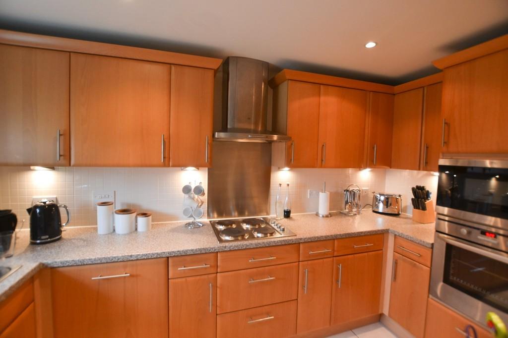Bread & Meat Close, Warwick 2 bed apartment £850 pcm (£196 pw)