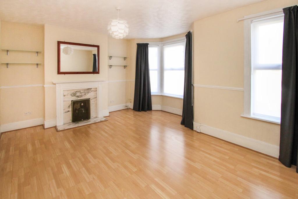 Twickenham Road, Leytonstone, London... 2 bed £1,375 pcm