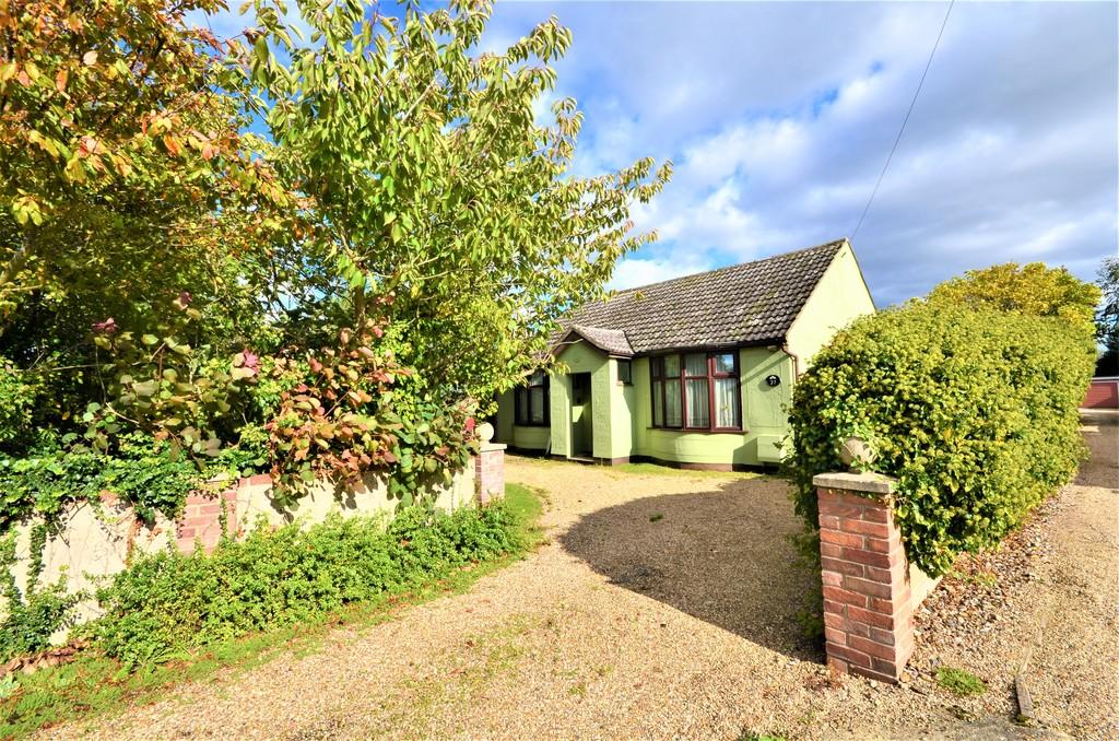 Lexden Road, West Bergholt, CO6 3BT 2 bed detached bungalow £425,000