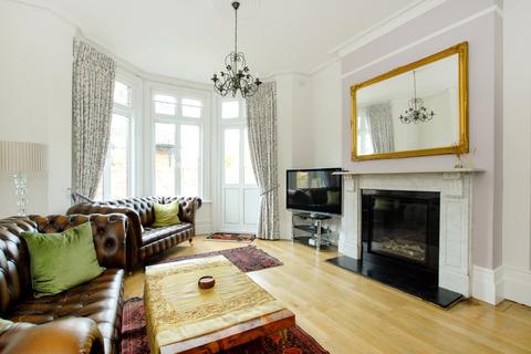 Flat 1, 17 The Avenue, Datchet, Slough, SL3 9DQ