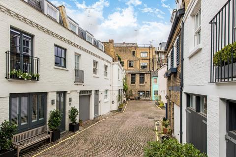 30 Lancaster Mews, London, W2 3QE
