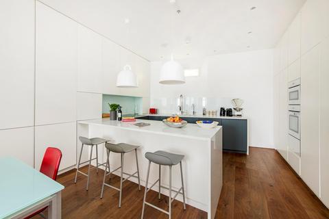 30 Lancaster Mews, London, W2 3QE