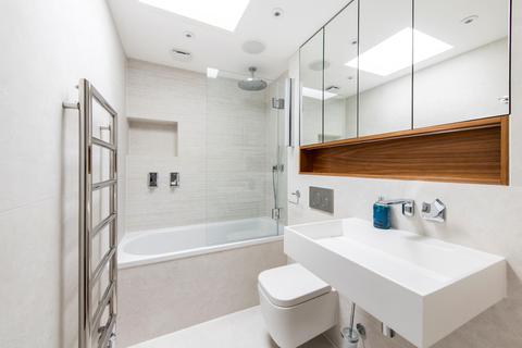 30 Lancaster Mews, London, W2 3QE