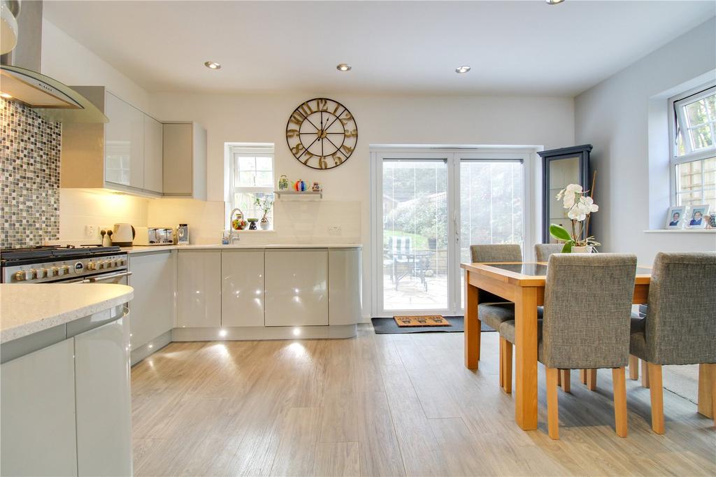 Eastbury Way, Redhouse, Swindon, SN25 4 bed end of terrace house £315,000