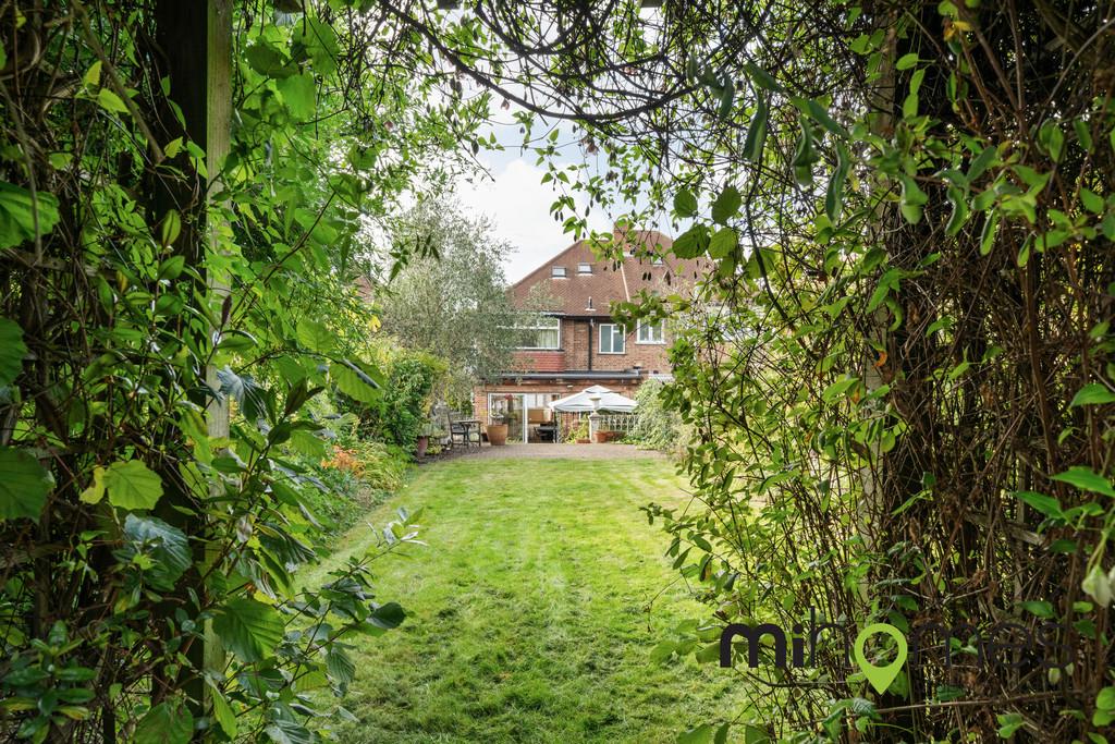Arnos Grove, Southgate, N14 4 bed semidetached house £785,000