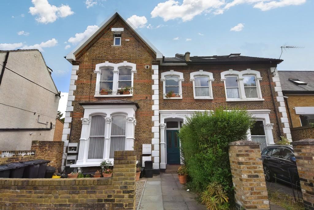 Wellington Road, Wanstead 2 bed flat for sale £485,000