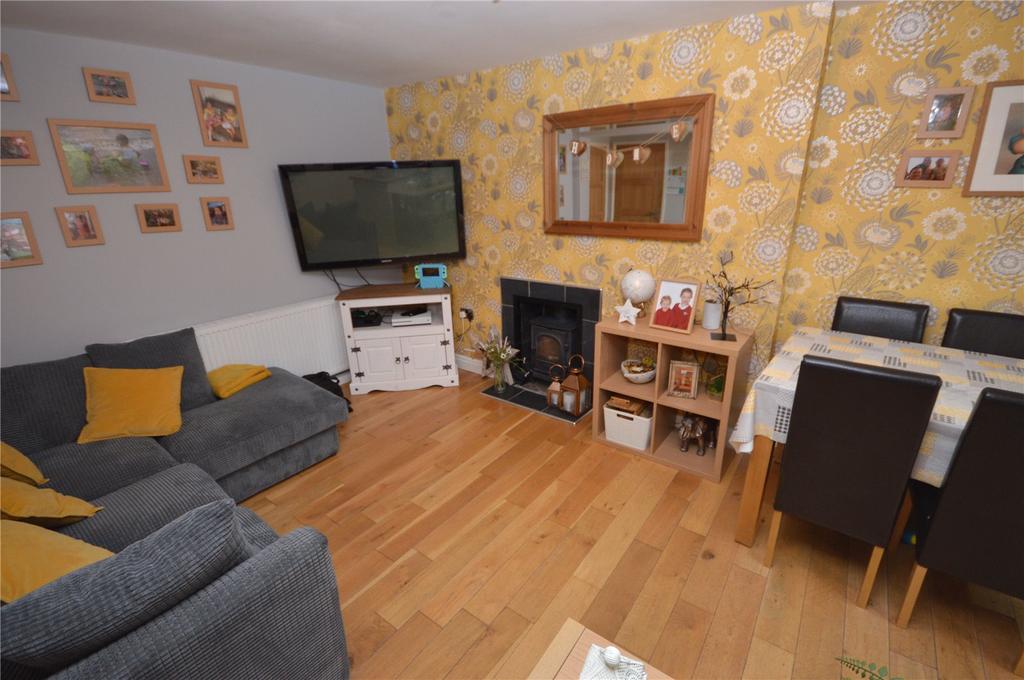 Greenlea Road, Yeadon, Leeds, West Yorkshire 3 bed semidetached house