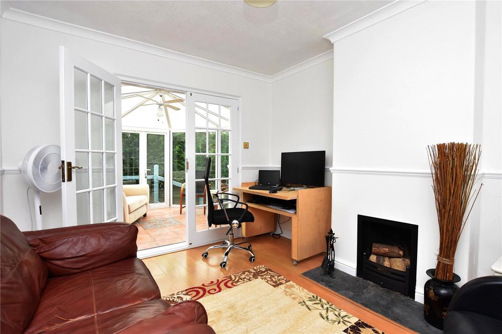 Hollin Park Place, Oakwood, Leeds 3 bed terraced house £200,000