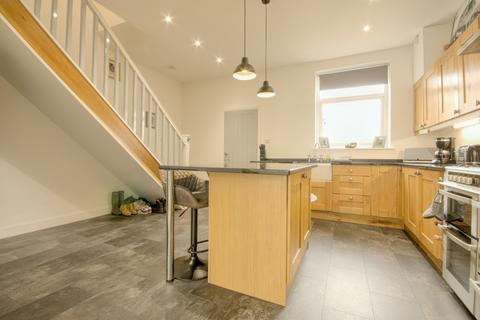 11 Longroyd Road, Earby, Barnoldswick, BB18 6NZ