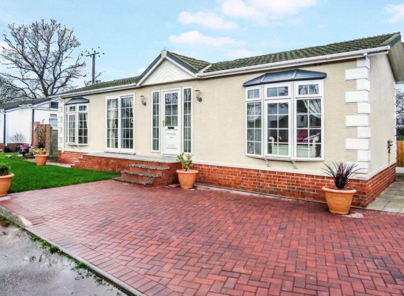 St James Park, New Road, Featherstone 2 bed park home £85,000