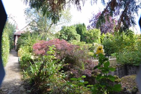 12 Critchmere Lane, Haslemere, GU27 1PE