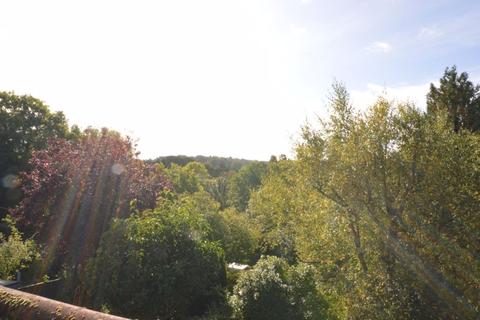12 Critchmere Lane, Haslemere, GU27 1PE
