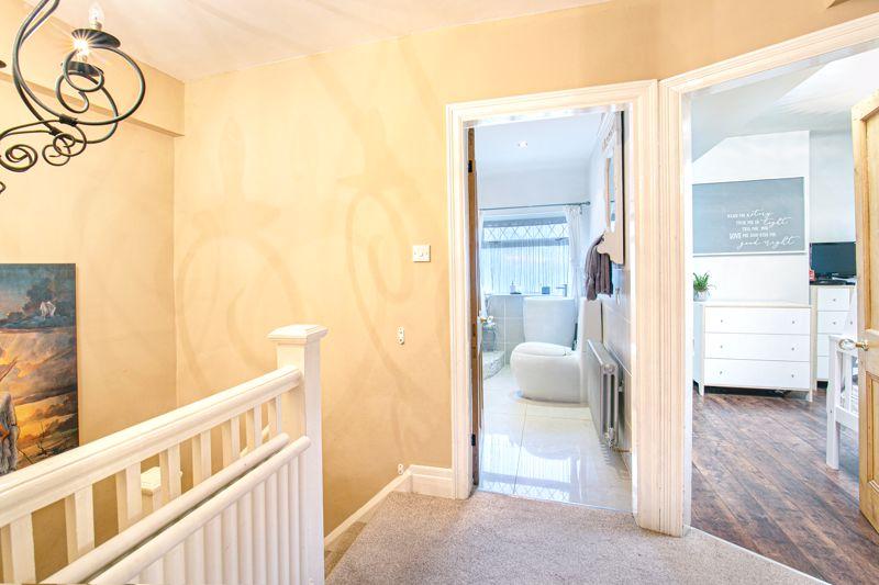 White Lodge, Birmingham Road, Shenstone Wood End 3 bed country house