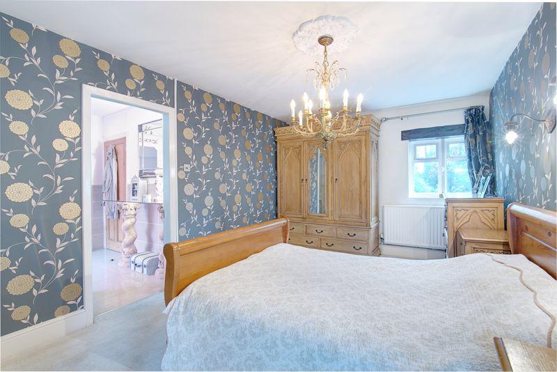 White Lodge, Birmingham Road, Shenstone Wood End 3 bed country house