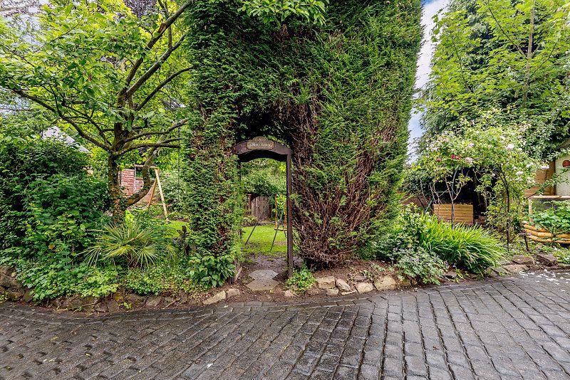 White Lodge, Birmingham Road, Shenstone Wood End 3 bed country house