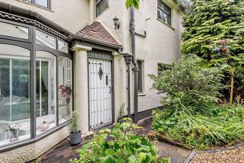 White Lodge, Birmingham Road, Shenstone Wood End 3 bed country house