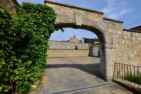 3 bedroom terraced house for sale, Exeter Court, St. Peters Street, Stamford