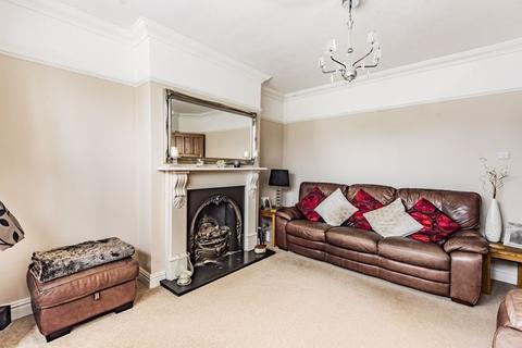 83 Ruskin Drive, Worcester Park, KT4 8LJ