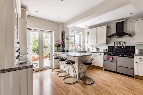 83 Ruskin Drive, Worcester Park, KT4 8LJ