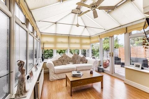 83 Ruskin Drive, Worcester Park, KT4 8LJ