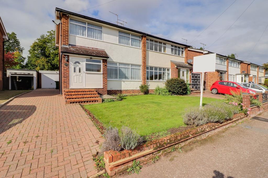 Meadway, Hoddesdon, EN11 3 bed semidetached house £505,000