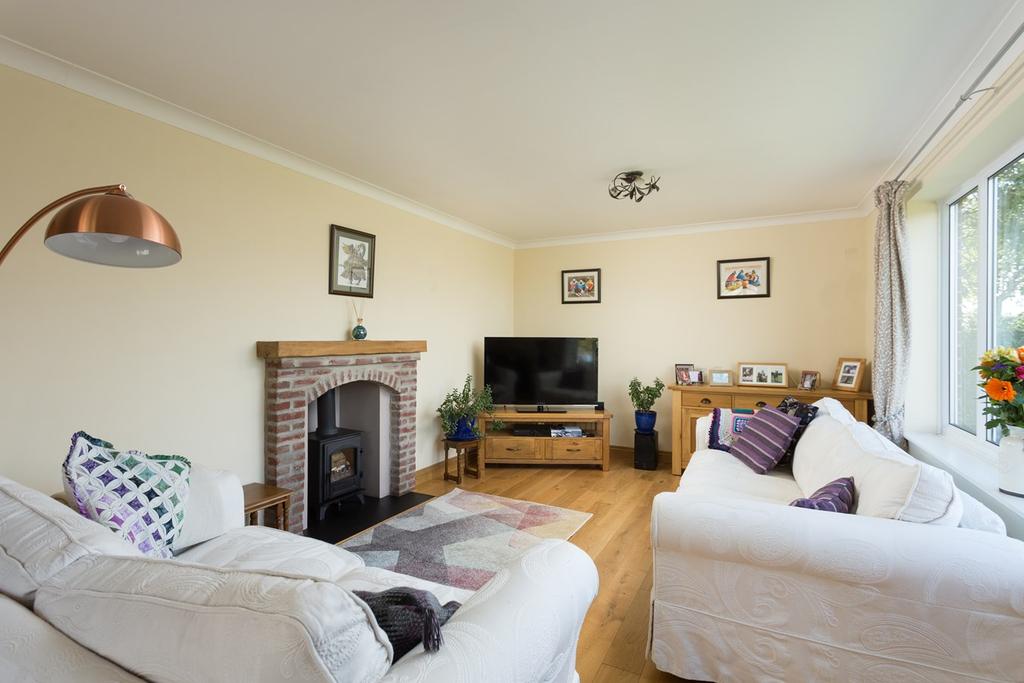 Moor End, Kelfield, York, YO19 3 bed detached bungalow £300,000