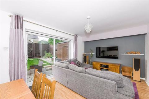 14b Willis Close, Epsom, KT18 7SS