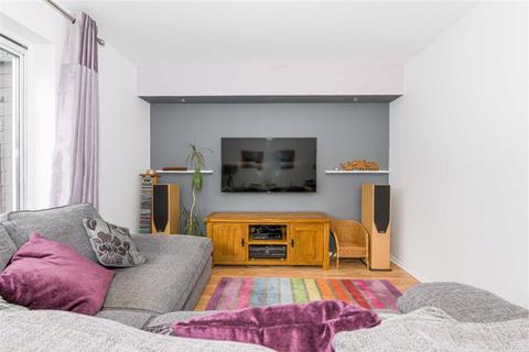 14b Willis Close, Epsom, KT18 7SS