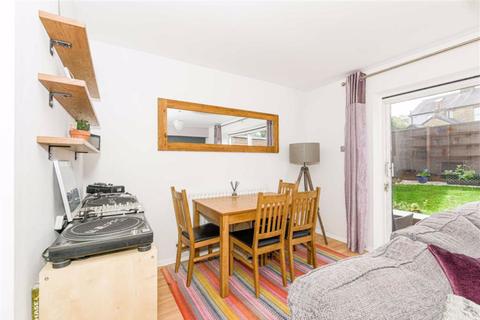 14b Willis Close, Epsom, KT18 7SS