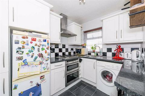 14b Willis Close, Epsom, KT18 7SS