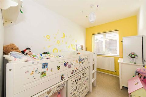 14b Willis Close, Epsom, KT18 7SS
