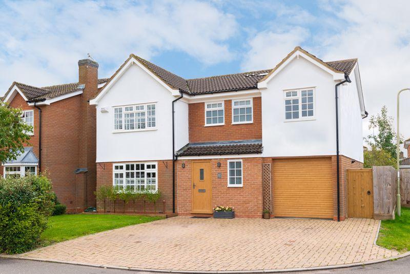 Shearwater Drive, Bicester 5 bed house £600,000