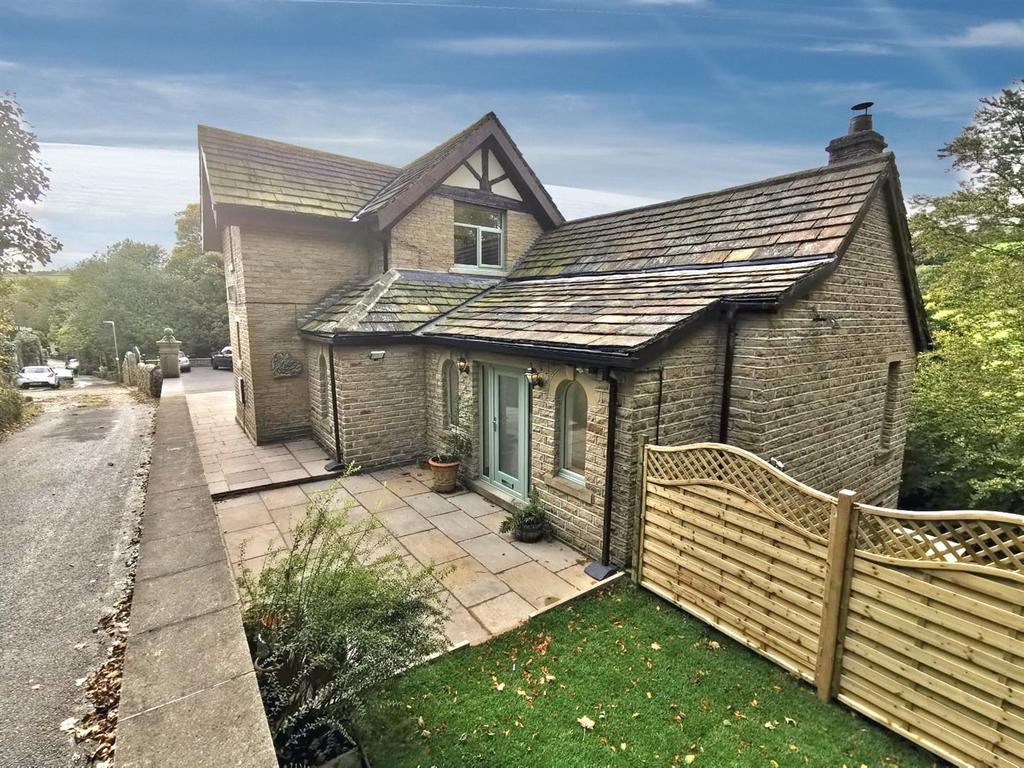 Staups Lane, Shibden, Halifax 4 bed detached house £2,000 pcm (£462 pw)