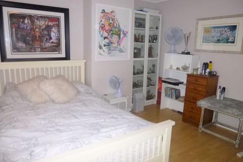 17 Hoskins Close, Hayes, UB3 4LR