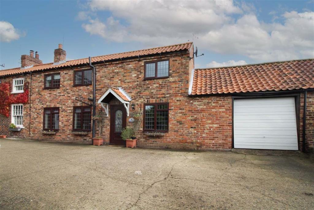 Station Road, Middleton On The Wolds, East Yorkshire 2 bed semi
