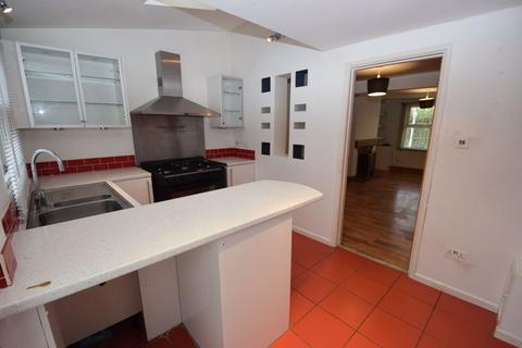 2 bedroom terraced house to rent, Leighton Road, Toddington