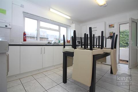 121 Latton Green, Harlow, CM18 7ET