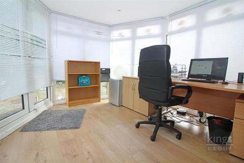 121 Latton Green, Harlow, CM18 7ET