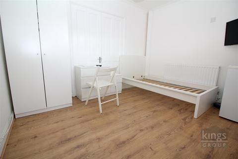 121 Latton Green, Harlow, CM18 7ET