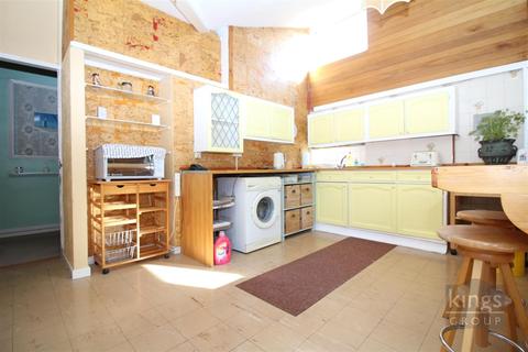 189 Bishopsfield, Harlow, CM18 6UT