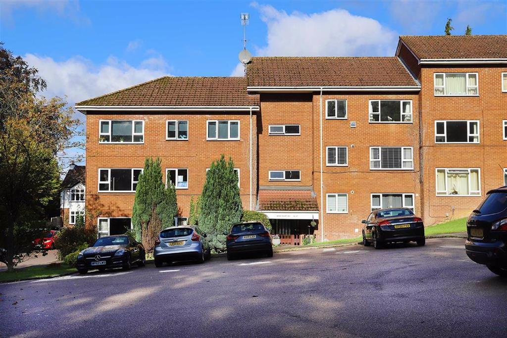 Bond Court, Harpenden, Hertfordshire 2 bed flat for sale £350,000
