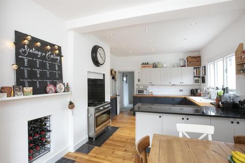 40 Bavent Road, London, SE5 9RY