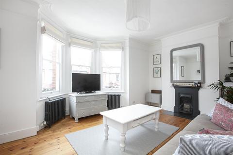 40 Bavent Road, London, SE5 9RY