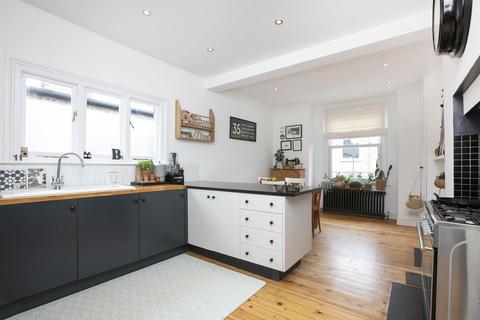 40 Bavent Road, London, SE5 9RY