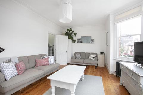 40 Bavent Road, London, SE5 9RY